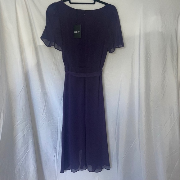 DKNY  Women's Purple Belted Flutter Short Sleeve V-neckFloral Chiffon Midi Sz 4 - Picture 3 of 10